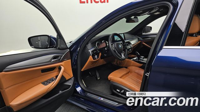 BMW 5-Series 2018 — photo 10