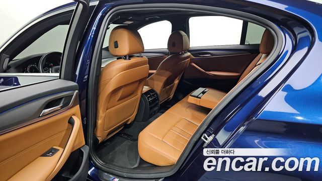 BMW 5-Series 2018 — photo 11