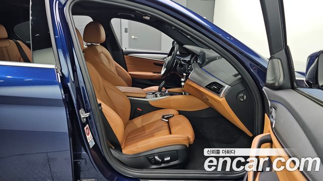 BMW 5-Series 2018 — photo 12