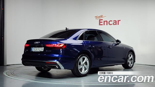 Audi A4 2022 — photo 2