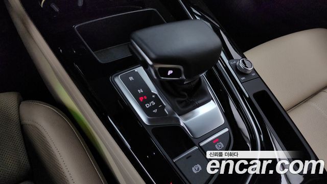 Audi A4 2022 — photo 9
