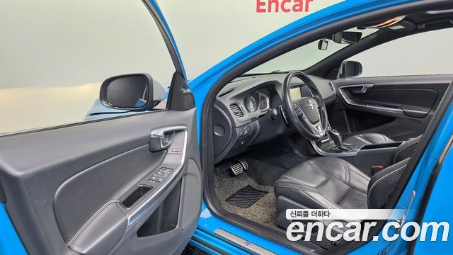 Volvo S60 2015 — photo 10