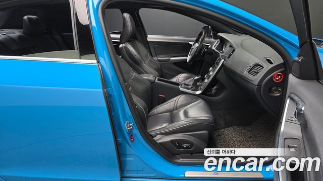 Volvo S60 2015 — photo 11