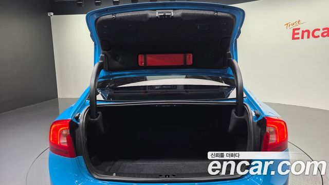 Volvo S60 2015 — photo 20