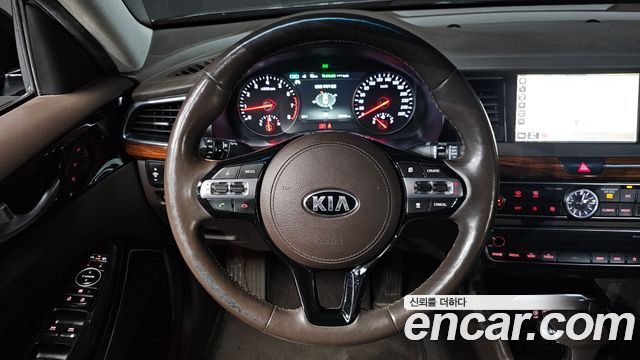Kia K7 2017 — photo 16