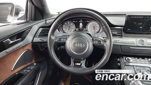 Audi S8 2015 — photo 14