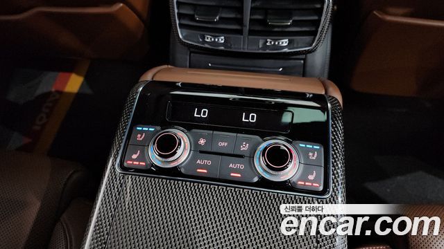 Audi S8 2015 — photo 17
