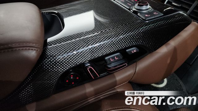 Audi S8 2015 — photo 18