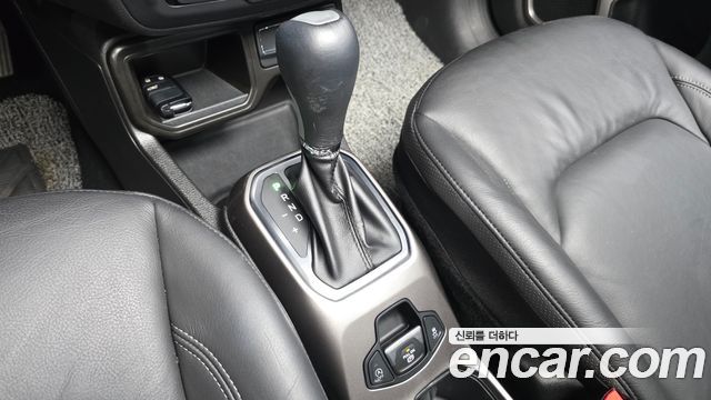 Jeep Renegade 2022 — photo 9