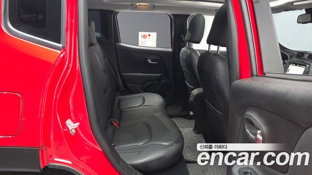 Jeep Renegade 2022 — photo 12