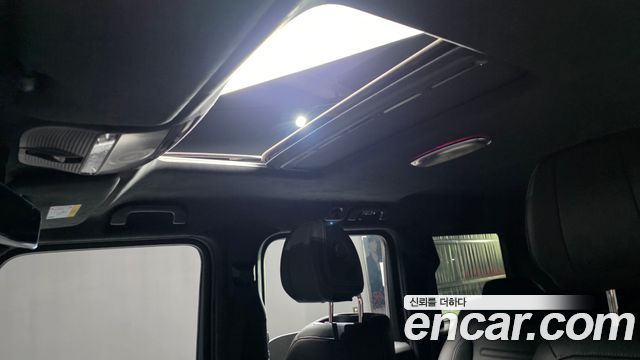Mercedes-Benz G-Class 2025 — photo 24