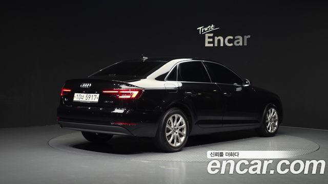 Audi A4 2018 — photo 2