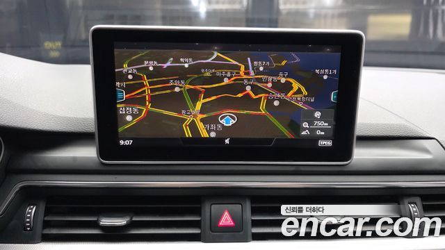 Audi A4 2018 — photo 14