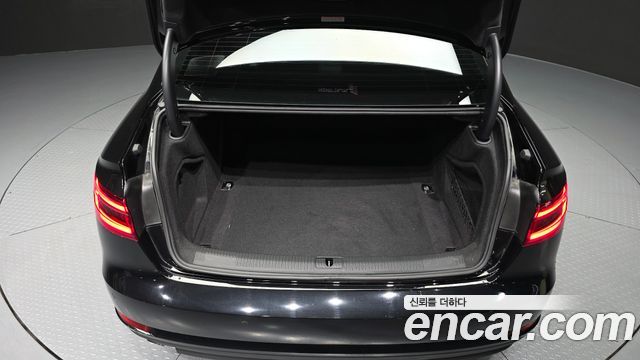 Audi A4 2018 — photo 20