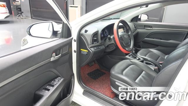 Hyundai AVANTE 2016 — photo 10