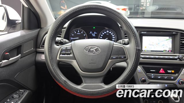 Hyundai AVANTE 2016 — photo 13