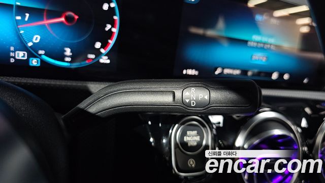 Mercedes-Benz A-Class 2023 — photo 12