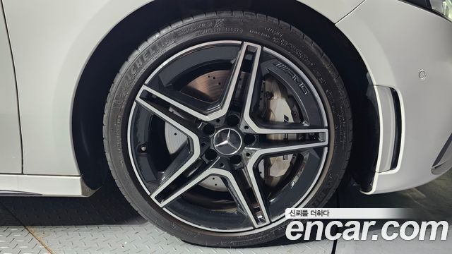 Mercedes-Benz A-Class 2023 — photo 7