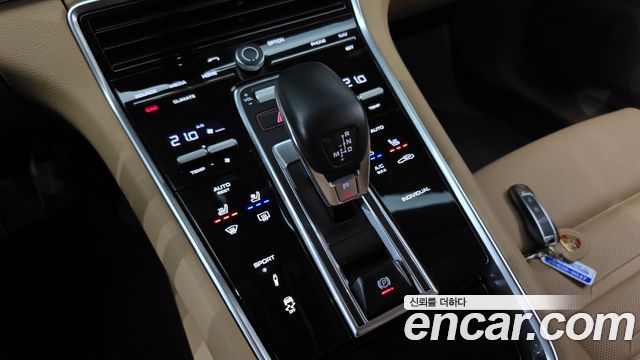 Porsche Panamera 2020 — photo 12