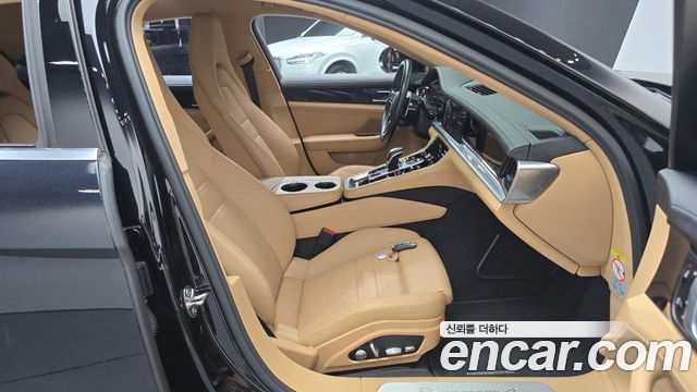 Porsche Panamera 2020 — photo 17