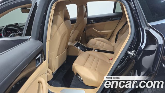 Porsche Panamera 2020 — photo 16