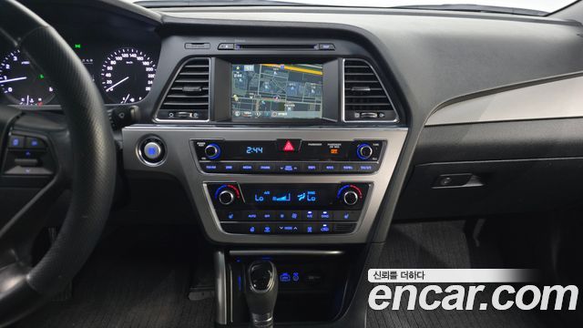 Hyundai Sonata 2016 — photo 13