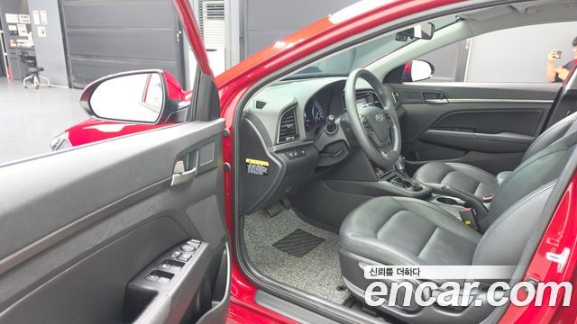 Hyundai AVANTE 2017 — photo 13