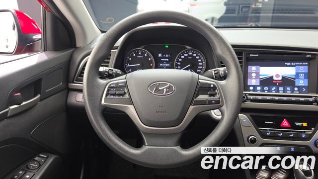 Hyundai AVANTE 2017 — photo 19