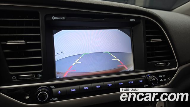 Hyundai AVANTE 2017 — photo 21