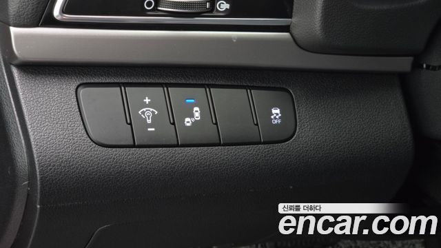 Hyundai AVANTE 2017 — photo 24