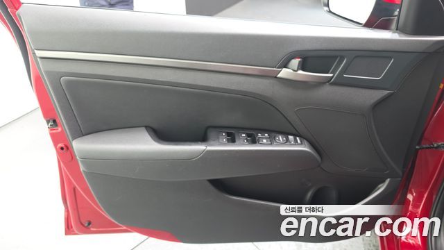 Hyundai AVANTE 2017 — photo 14