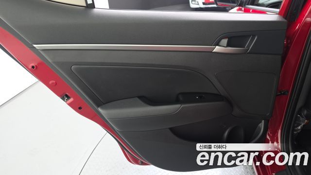 Hyundai AVANTE 2017 — photo 15