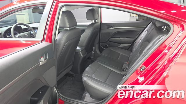 Hyundai AVANTE 2017 — photo 16