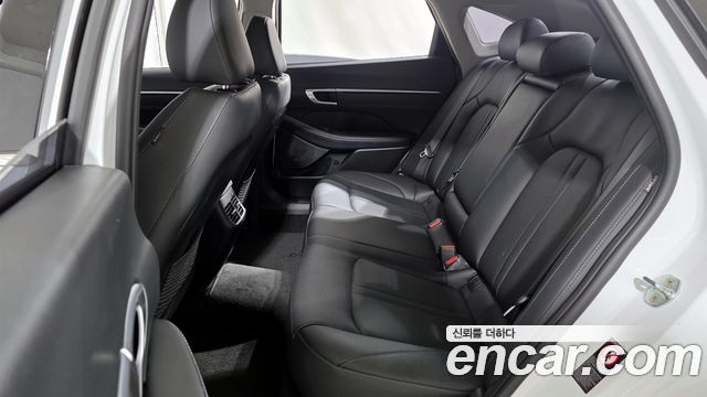Hyundai Sonata 2022 — photo 11