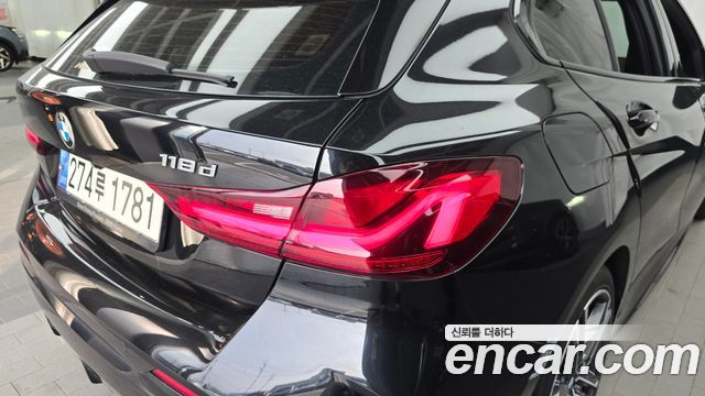 BMW 1-Series 2021 — photo 9