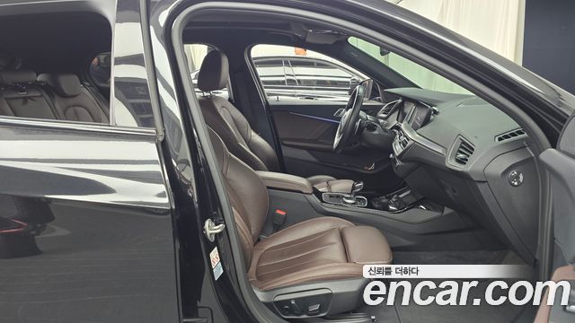 BMW 1-Series 2021 — photo 16
