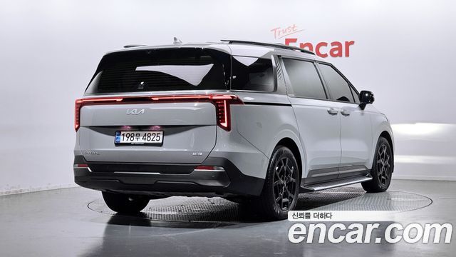 Kia Canival 2025 — photo 2