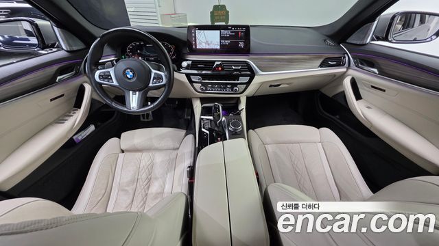 BMW 5-Series 2021 — photo 10