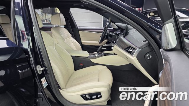 BMW 5-Series 2021 — photo 17