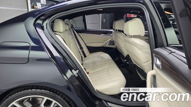 BMW 5-Series 2021 — photo 18