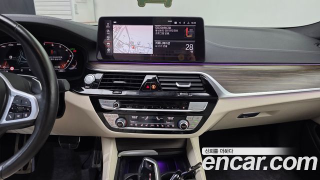 BMW 5-Series 2021 — photo 20