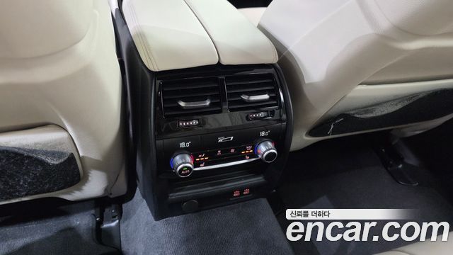 BMW 5-Series 2021 — photo 25