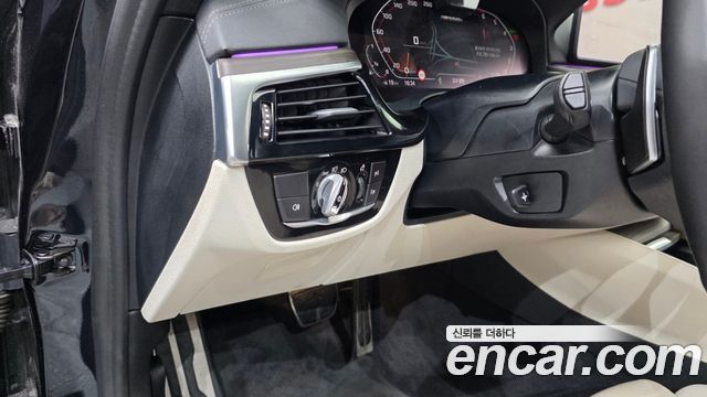 BMW 5-Series 2021 — photo 28