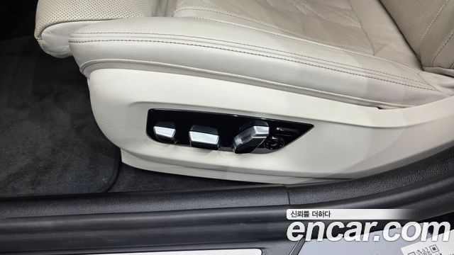 BMW 5-Series 2021 — photo 32
