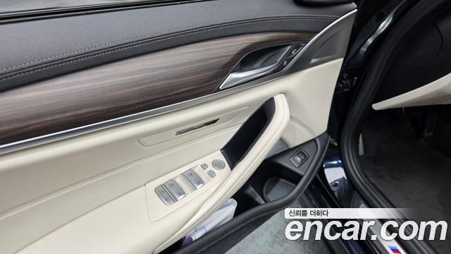 BMW 5-Series 2021 — photo 35