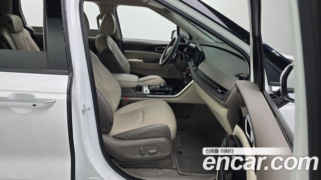 Kia Canival 2023 — photo 11