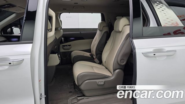 Kia Canival 2023 — photo 12