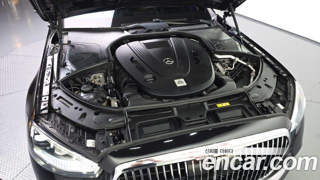 Mercedes-Benz S-Class 2023 — photo 6