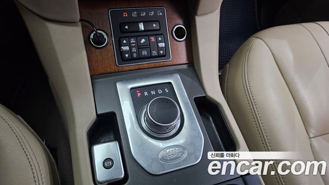 Land Rover Discovery 2016 — photo 9