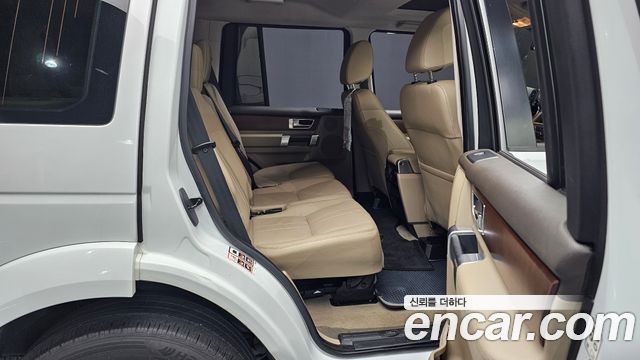 Land Rover Discovery 2016 — photo 12